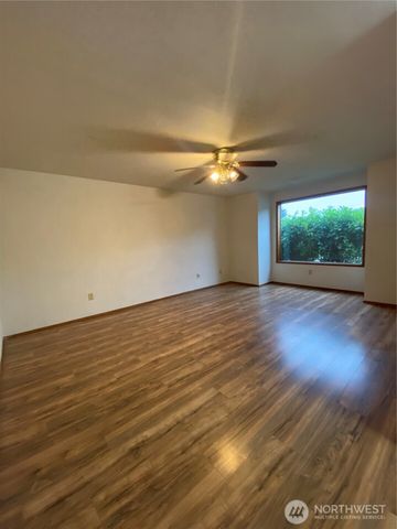 6808 112th Avenue E, Puyallup, WA 98372