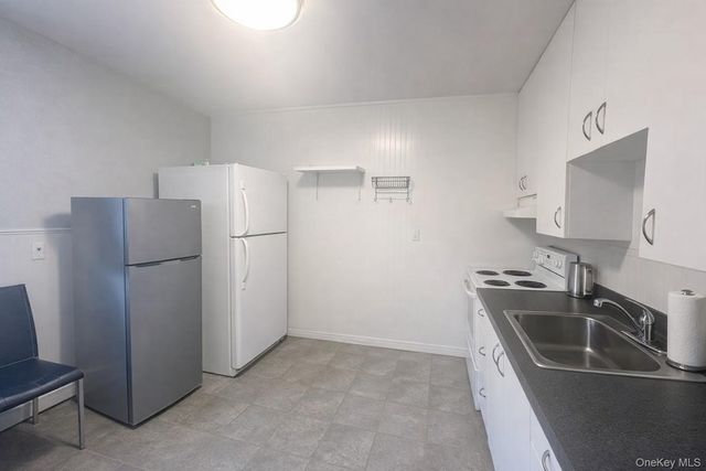 187 Horseblock Road, Farmingville, NY 11738