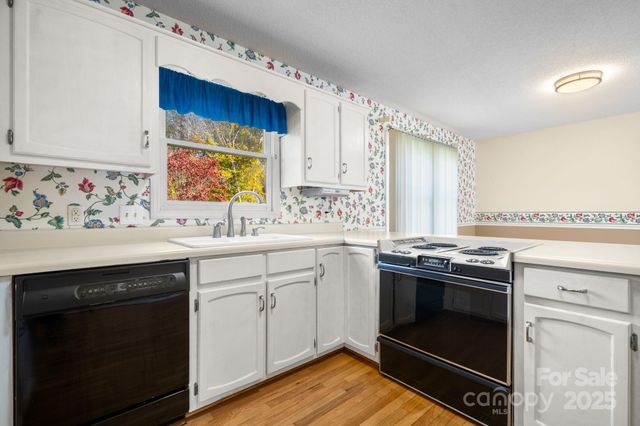 14 Hunters Creek Lane, Granite Falls, NC 28630