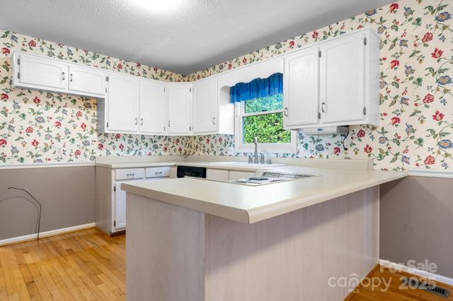 14 Hunters Creek Lane, Granite Falls, NC 28630