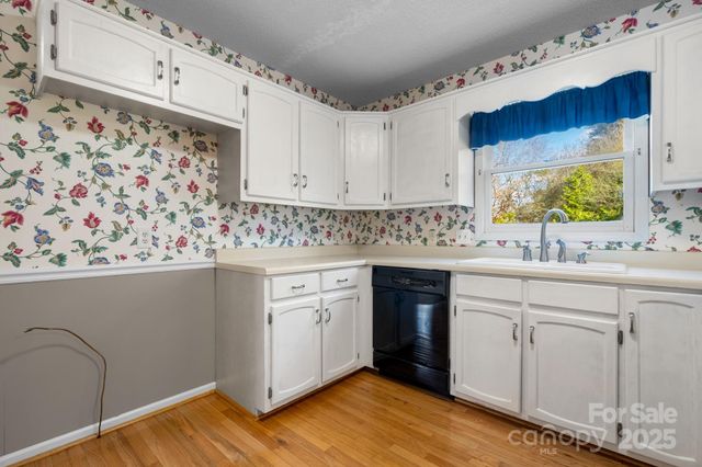 14 Hunters Creek Lane, Granite Falls, NC 28630