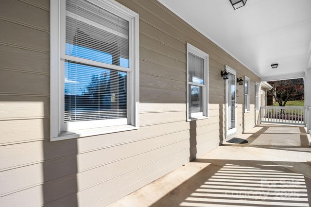 14 Hunters Creek Lane, Granite Falls, NC 28630