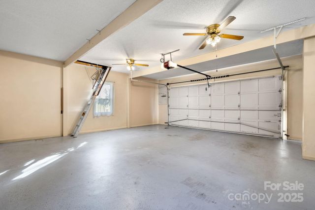 14 Hunters Creek Lane, Granite Falls, NC 28630