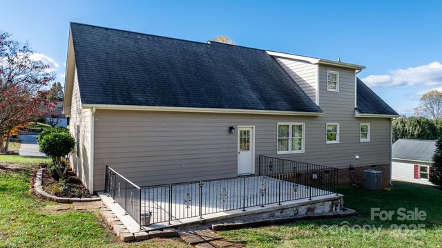 14 Hunters Creek Lane, Granite Falls, NC 28630