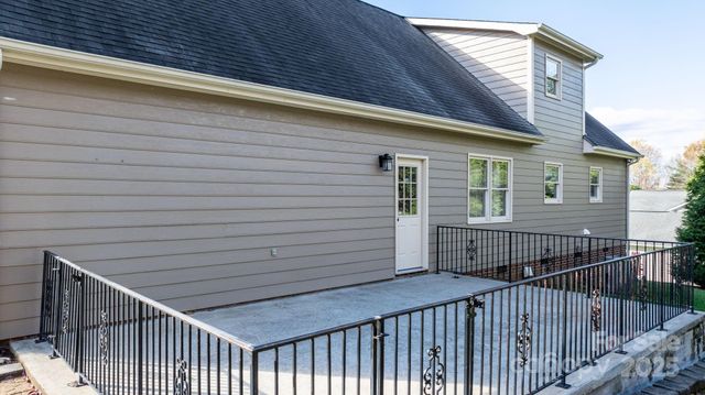 14 Hunters Creek Lane, Granite Falls, NC 28630