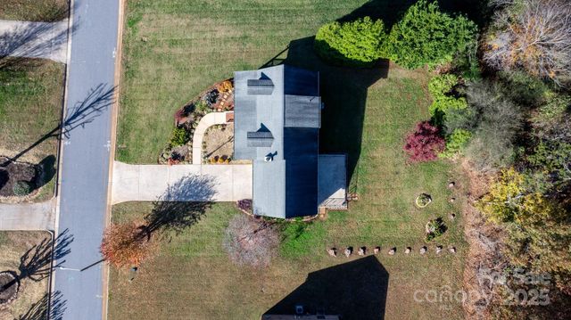 14 Hunters Creek Lane, Granite Falls, NC 28630