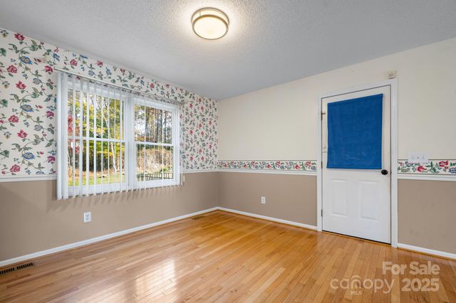 14 Hunters Creek Lane, Granite Falls, NC 28630