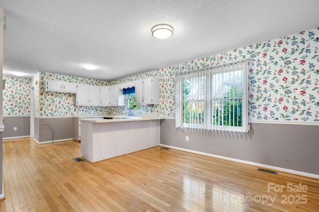 14 Hunters Creek Lane, Granite Falls, NC 28630