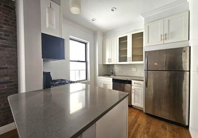 2128 35th St Apt 2G, New York City, NY 11105