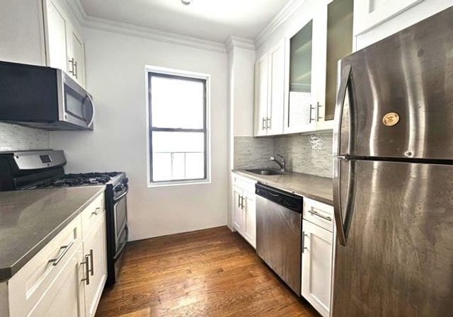 2128 35th St Apt 2G, New York City, NY 11105