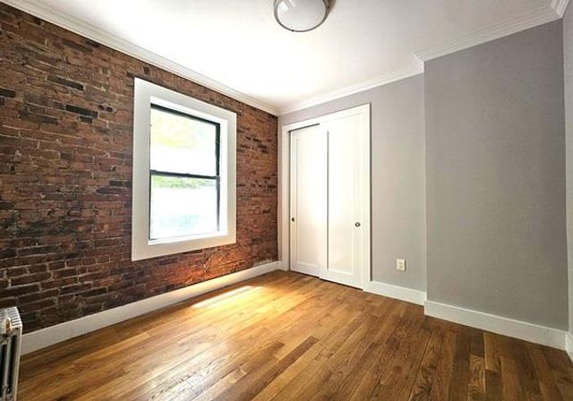 2128 35th St Apt 2G, New York City, NY 11105