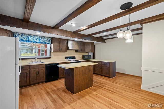 211 Southampton Drive, St Louis, MO 63125