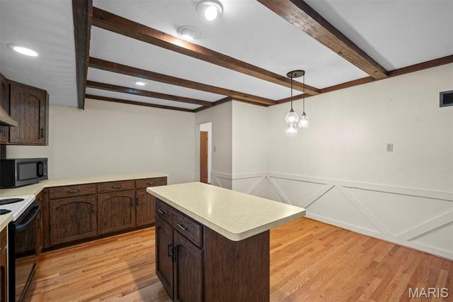 211 Southampton Drive, St Louis, MO 63125