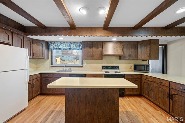 211 Southampton Drive, St Louis, MO 63125