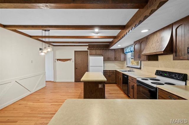 211 Southampton Drive, St Louis, MO 63125