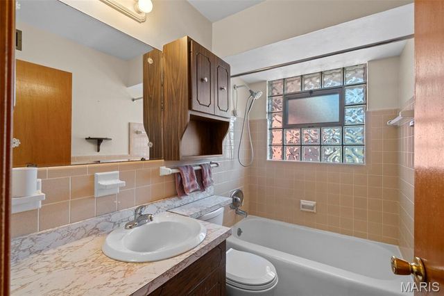 211 Southampton Drive, St Louis, MO 63125