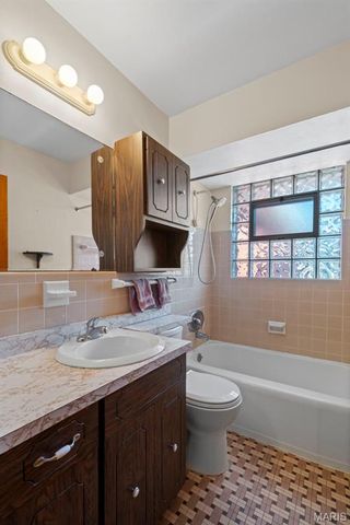 211 Southampton Drive, St Louis, MO 63125