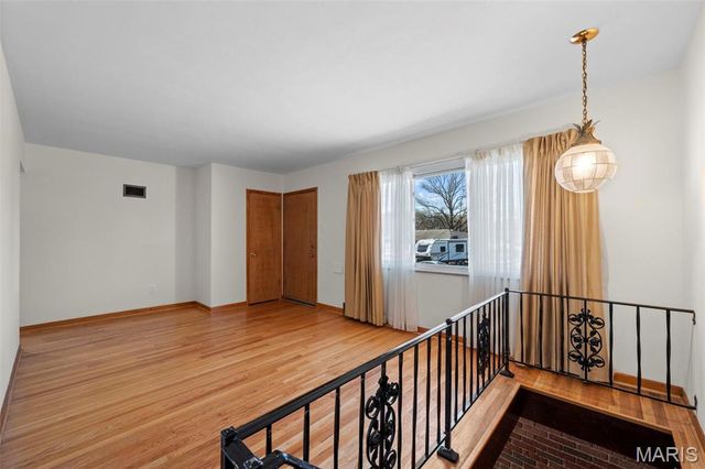 211 Southampton Drive, St Louis, MO 63125