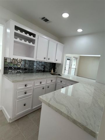 11923 Riverview Drive, Houston, TX 77077