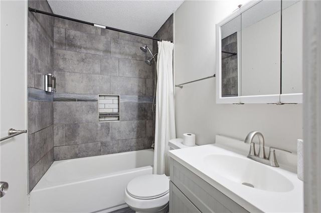 2704 S 46th Street, Kansas City, KS 66106