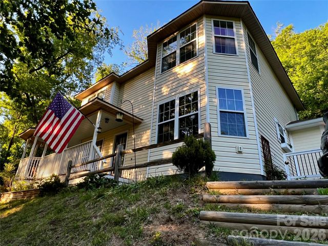 747 Osborne Road, Clyde, NC 28721