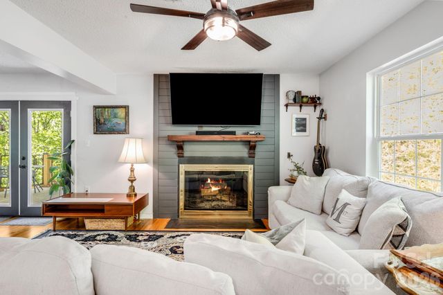 747 Osborne Road, Clyde, NC 28721