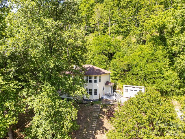 747 Osborne Road, Clyde, NC 28721