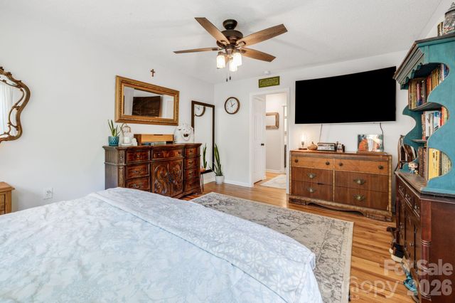 747 Osborne Road, Clyde, NC 28721