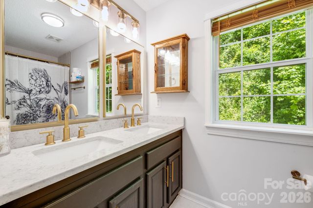 747 Osborne Road, Clyde, NC 28721