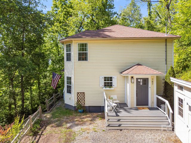 747 Osborne Road, Clyde, NC 28721