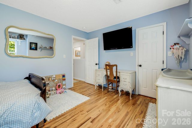 747 Osborne Road, Clyde, NC 28721