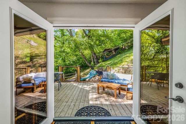 747 Osborne Road, Clyde, NC 28721