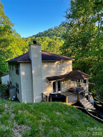 747 Osborne Road, Clyde, NC 28721