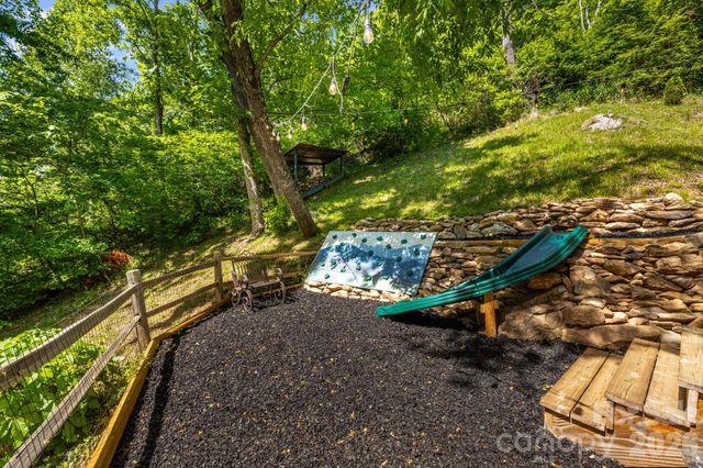747 Osborne Road, Clyde, NC 28721