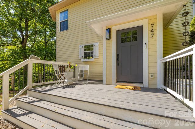 747 Osborne Road, Clyde, NC 28721