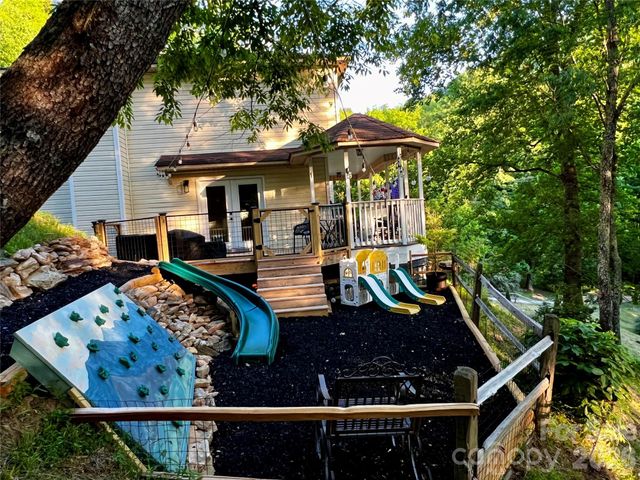 747 Osborne Road, Clyde, NC 28721