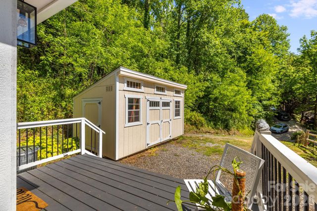 747 Osborne Road, Clyde, NC 28721
