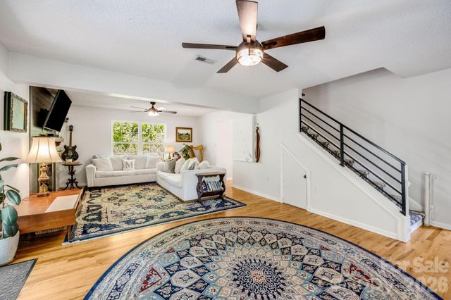 747 Osborne Road, Clyde, NC 28721