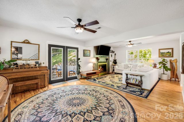747 Osborne Road, Clyde, NC 28721