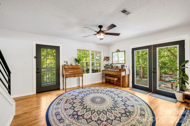 747 Osborne Road, Clyde, NC 28721