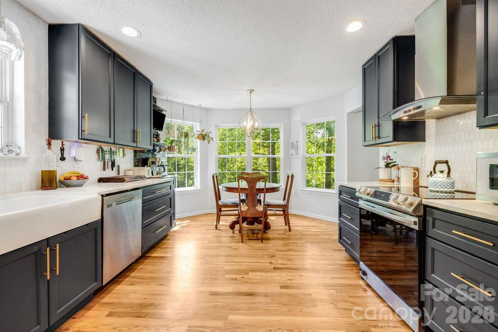 747 Osborne Road, Clyde, NC 28721