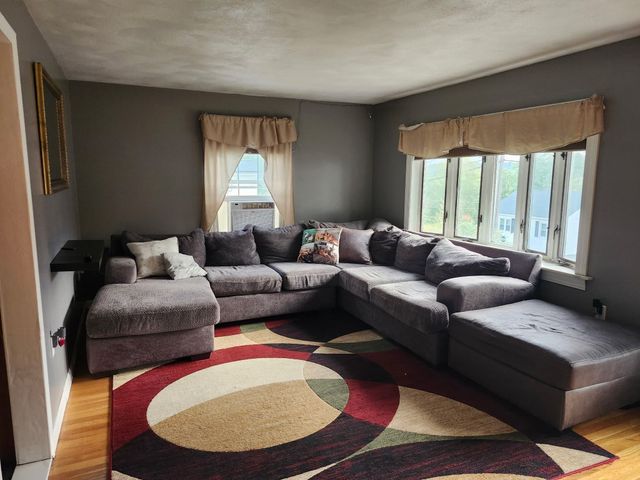 4 Westview Ave, Millbury, MA 01527