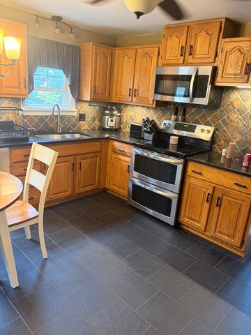 4 Westview Ave, Millbury, MA 01527