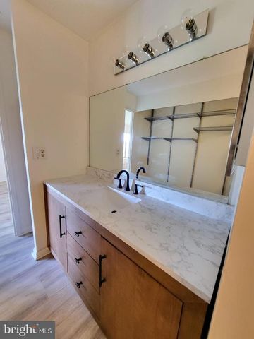 3100 S Manchester St Apt 909, Falls Church, VA 22044
