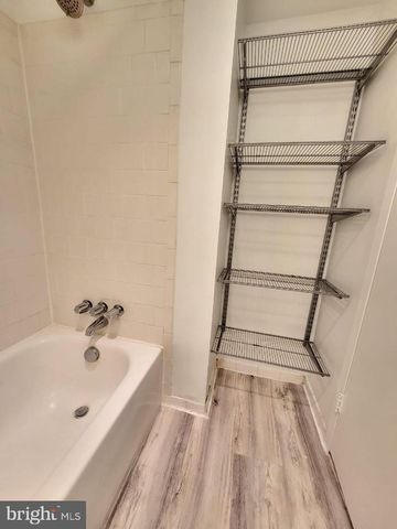 3100 S Manchester St Apt 909, Falls Church, VA 22044