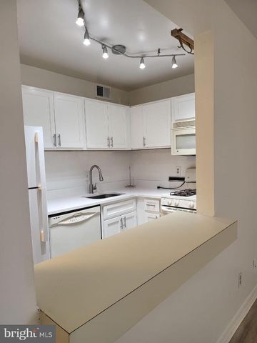 3100 S Manchester St Apt 909, Falls Church, VA 22044