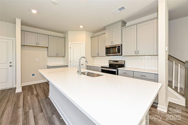 8041 Hidden Springs Trail, Charlotte, NC 28216