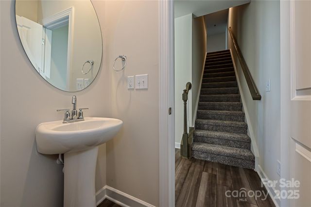 8041 Hidden Springs Trail, Charlotte, NC 28216