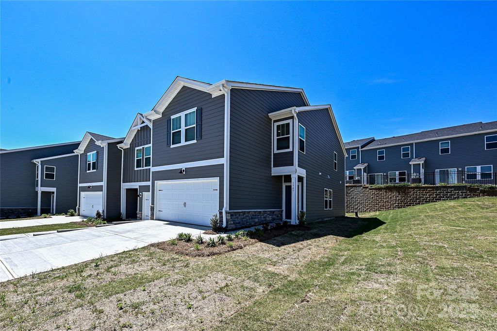 8041 Hidden Springs Trail, Charlotte, NC 28216