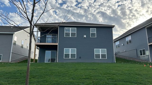 2141 Bluff Heights Drive, Shakopee, MN 55379